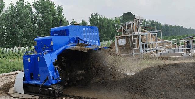 Crawler-Type Compost Turner - HHITC